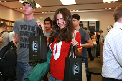iPhone Day One: tutte le foto del debutto