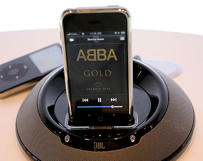 Accessorio JBL compatibile con iPhone