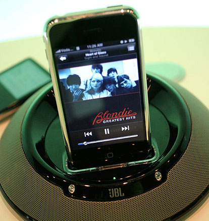 Accessorio JBL compatibile con iPhone