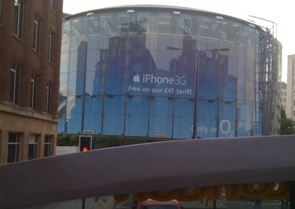 pubblicita-o2-londra-iphone-1