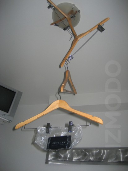 500x_iphone-hanger